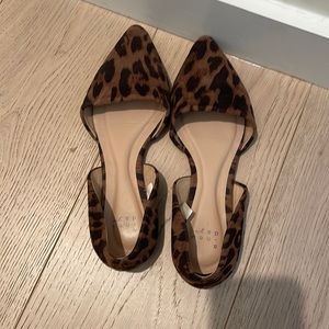 Pointed toe leopard flats